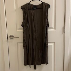 Sleeveless jacket